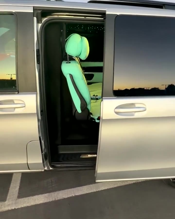 Short walk-through of the passenger cabin